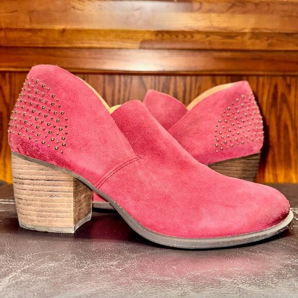 Naya Women's Valerie Red Suede Studded Embossed Wedge Heel Booties - Size 8,5 - Picture 1 of 10